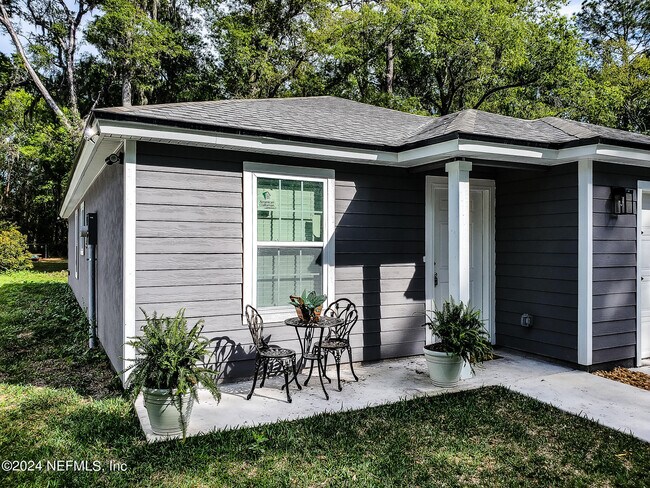 223 Monterey Blvd