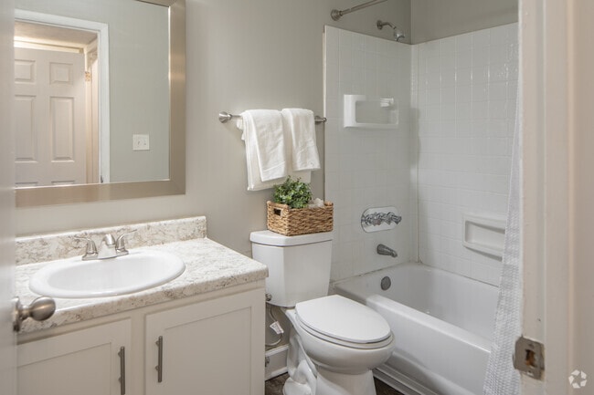 1BR, 1BA - 688SF - Bathroom
