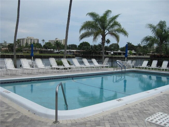 Building Photo - 6207 Bay Club Dr Unit 1