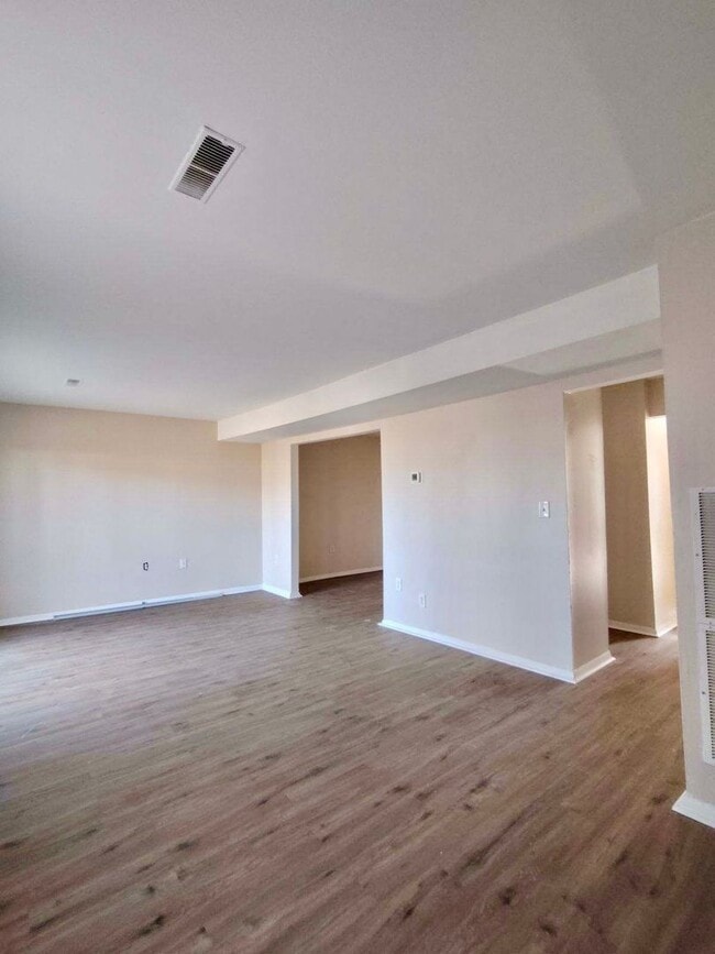 Photo - Available 3 Bedroom 1.5 bath Townhouse in Fredericksburg, Stafford County