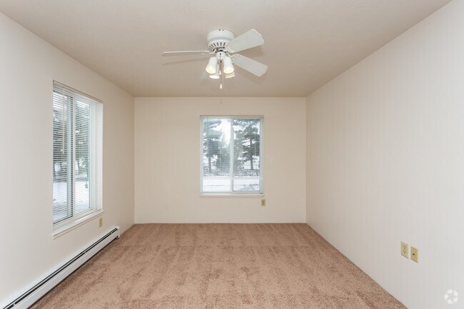 2BR, 1BA - 960 SF