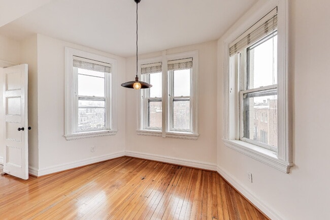 Photo - Modern comfort and classic charm! Unit #311