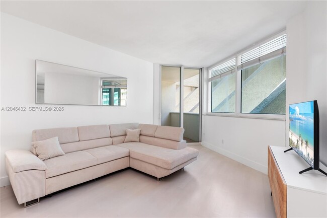 Photo - 300 South Pointe Dr Unit 907