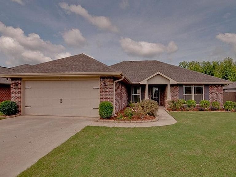 207 Healey Dr