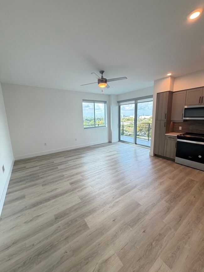 Building Photo - 41 NW 31st St Unit B4