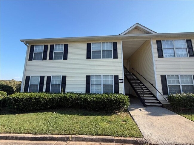 Building Photo - 800 Stonehaven Cir Unit 800