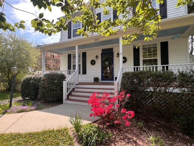 Photo - 1093 Wintergreen Ln