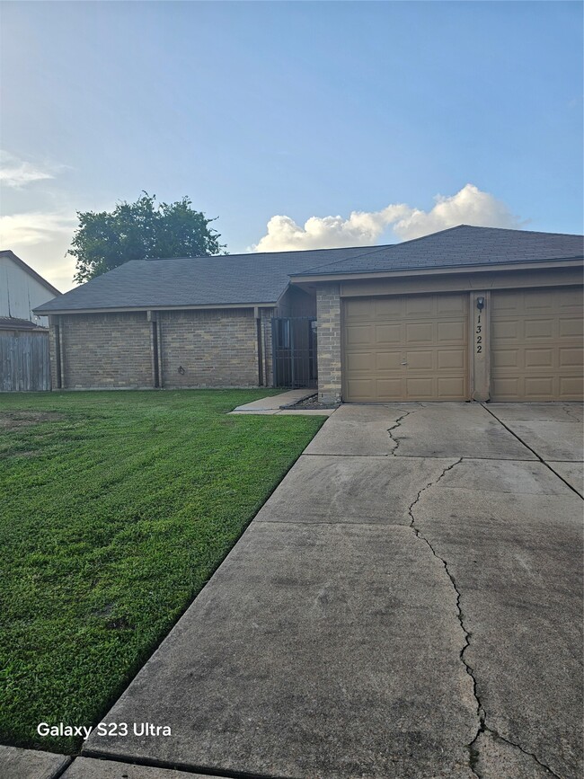 Photo - 1322 Fieldstone Dr