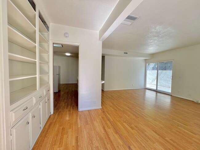 631 Harvard Ave N Unit 1