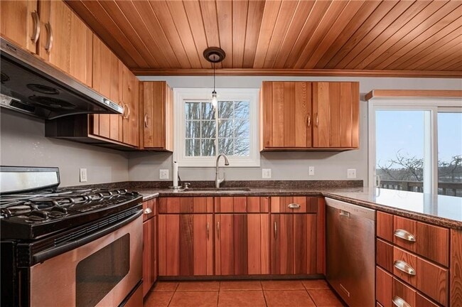 Photo - 190 Gladstone St