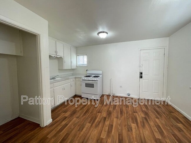 Photo - 2005 N Manhattan St