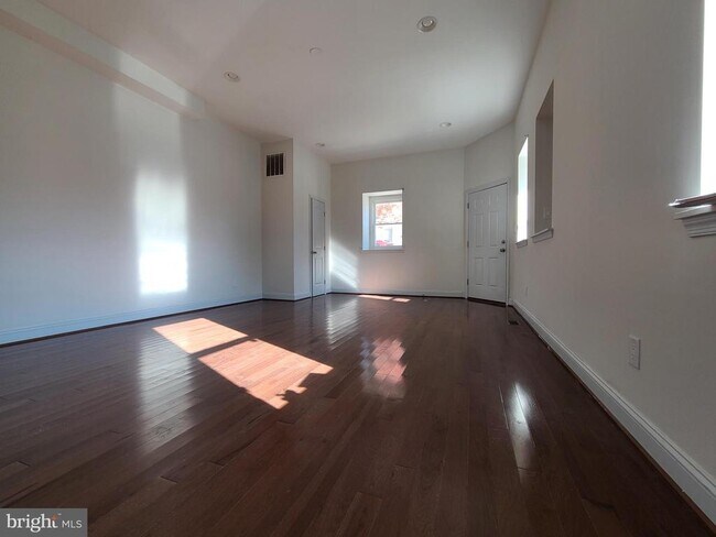 Photo - 250 S Washington St