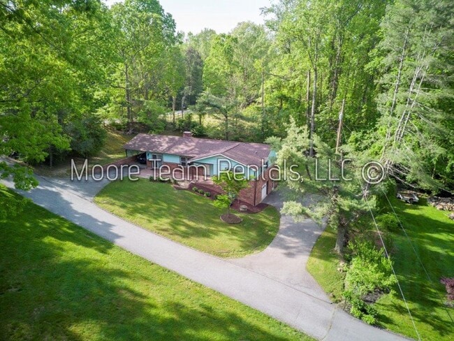 3/2 House W/ Basement Garage/Storage - 3/2 House W/ Basement Garage/Storage