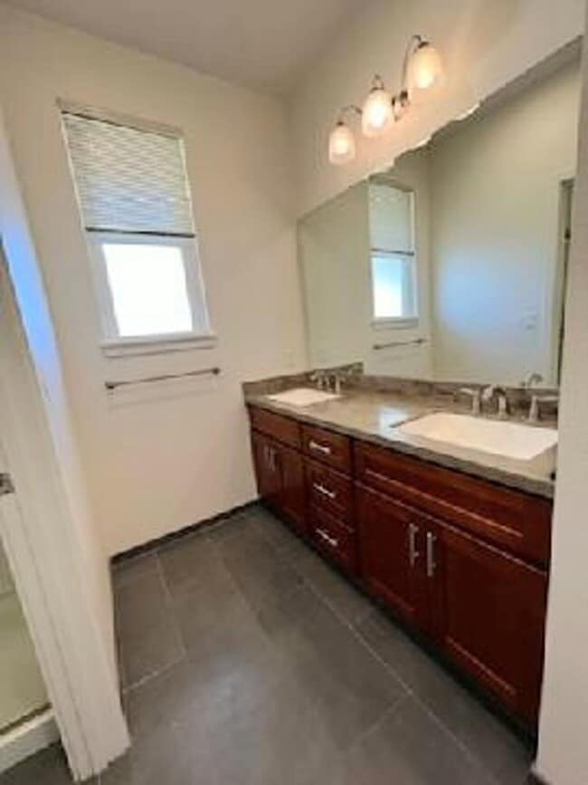 SH153ach - SH153ach Apartment Unit A