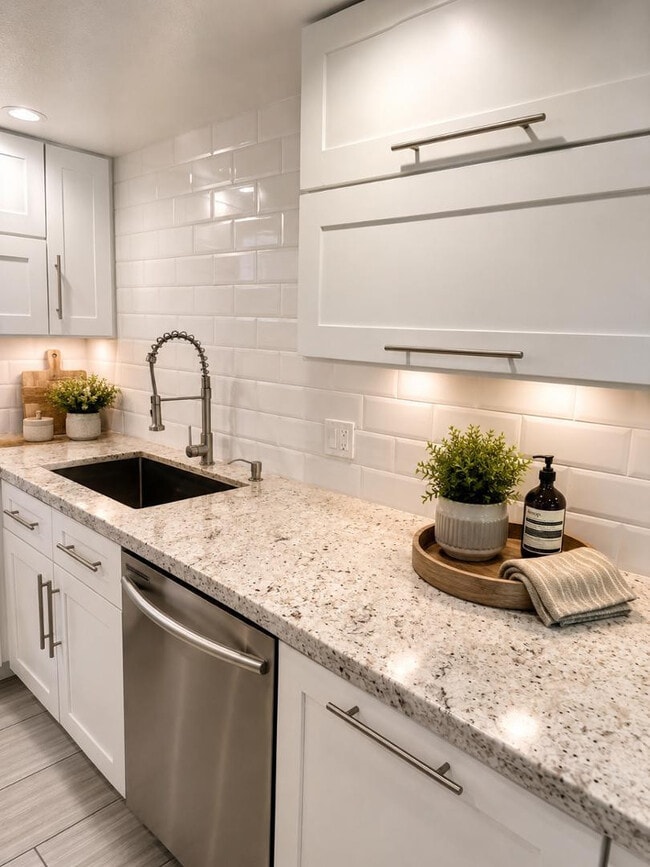 Photo - 7940 E Camelback Rd Unidad 307