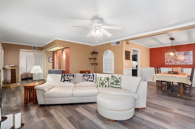 Building Photo - 8314 N 21st Dr Unit ID1309633P Rental