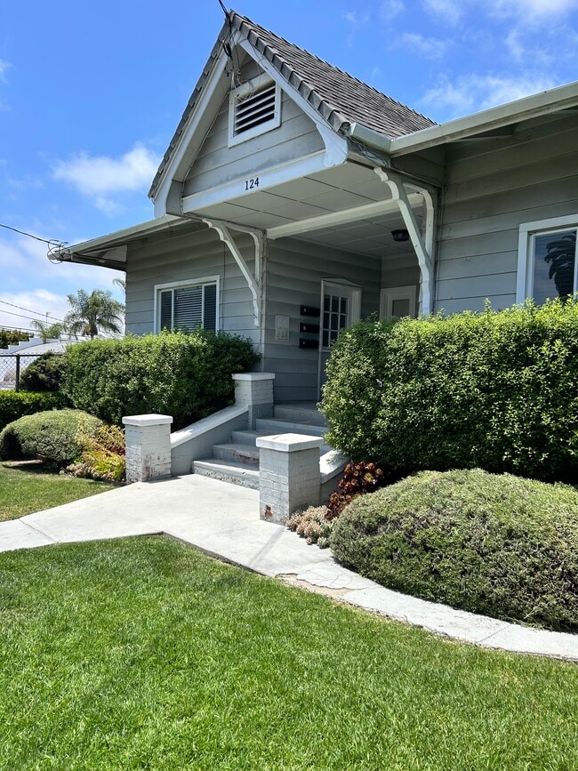 Building Photo - 124 W Pedregosa St Unit 1
