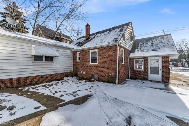 Photo - 27681 Lakeshore Blvd