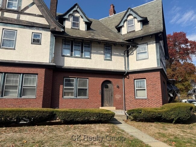 104 Mt Auburn St  