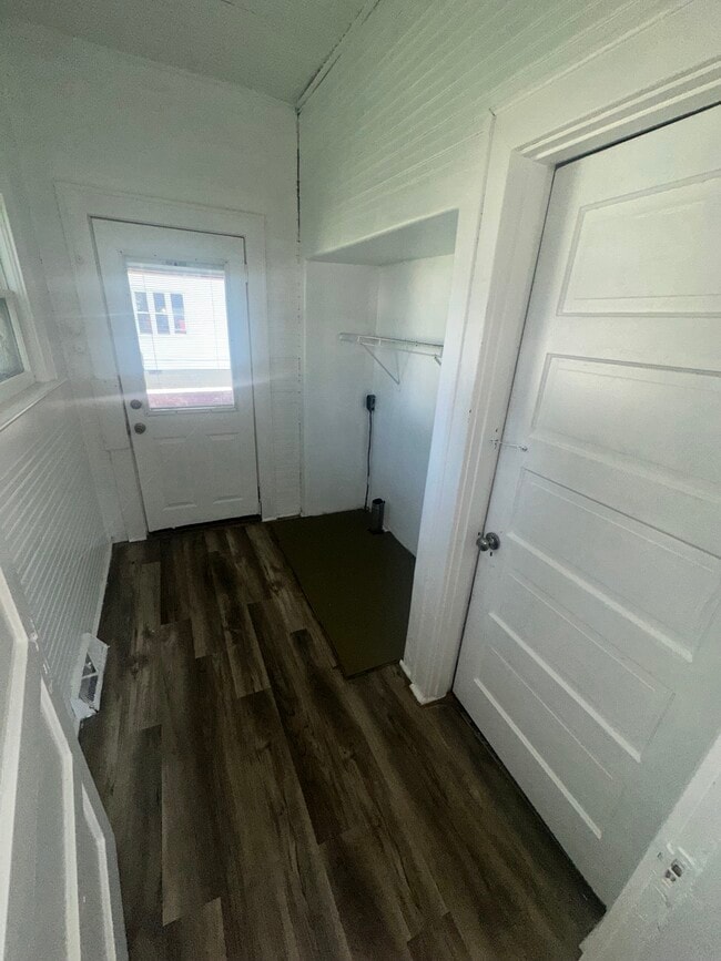 Photo - 1114 W 6th St