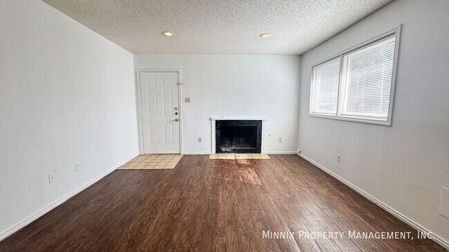 Photo - 8208 Vernon Ave Unidad B