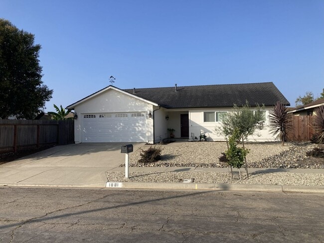 Building Photo - Nicely Updated Home in Sunny East Ventura!