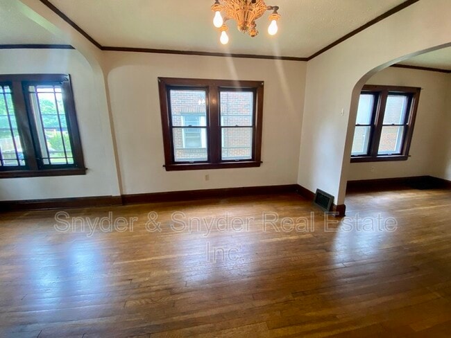 Photo - 689 Schiller Ave