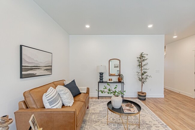 Photo - 3 Bed / 2.5 Bath Townhome in Sugar City