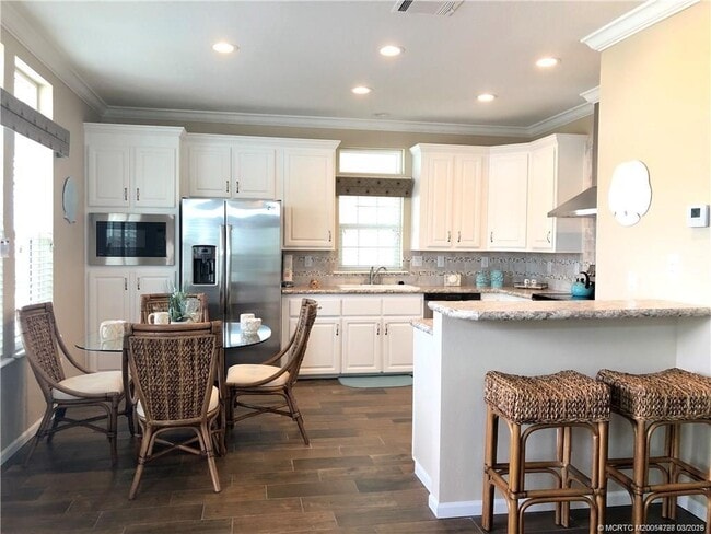 Photo - 163 NE Buoy Dr