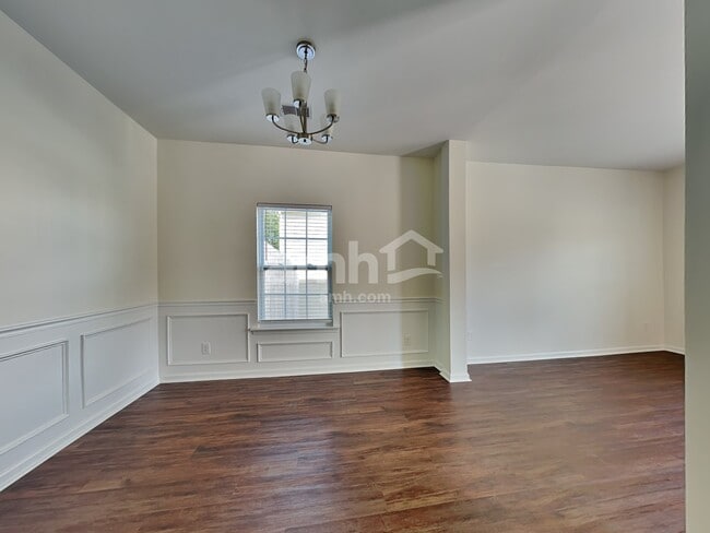 Photo - 236 Addlestone Cir