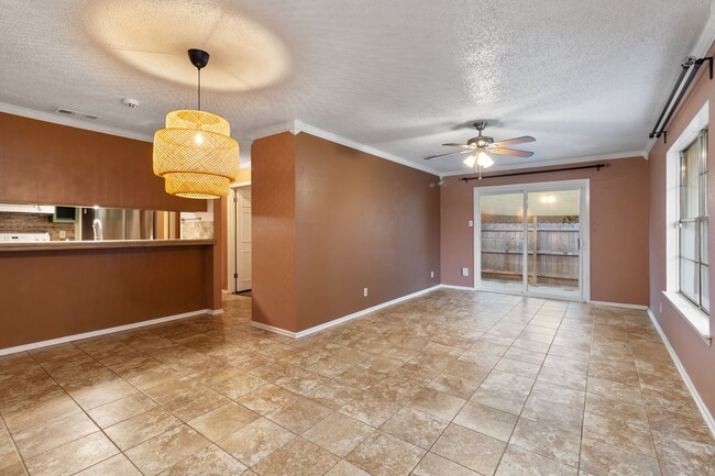 Photo - 7430 Saddlewood St