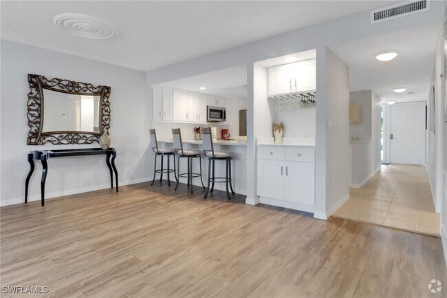 Building Photo - 16466 Timberlakes Dr Unit 103 Rental