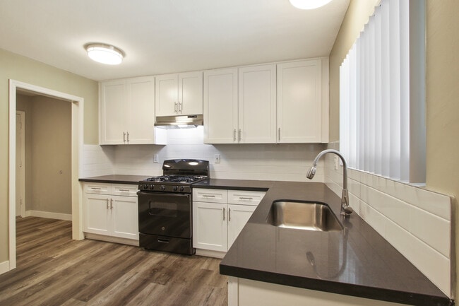 Photo - 11016 Kittridge St