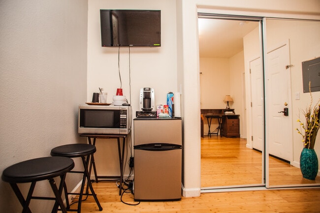 Building Photo - 152 International Boulevard Unit 1A Rental