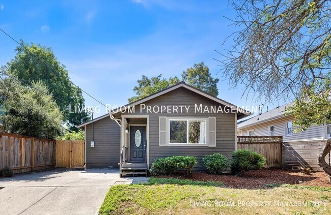 Building Photo - Updated Woodlawn Ranch with a Private Yard Rental