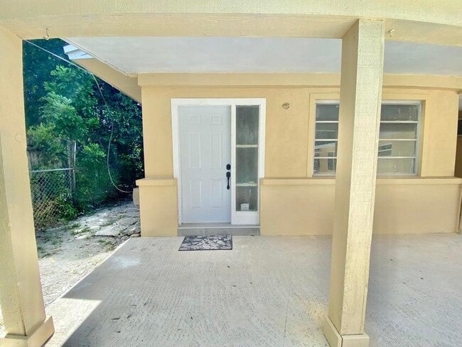 Building Photo - 660 NE 34th Ct Rental