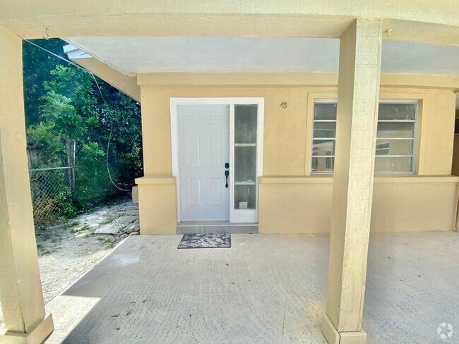Building Photo - 660 NE 34th Ct Rental