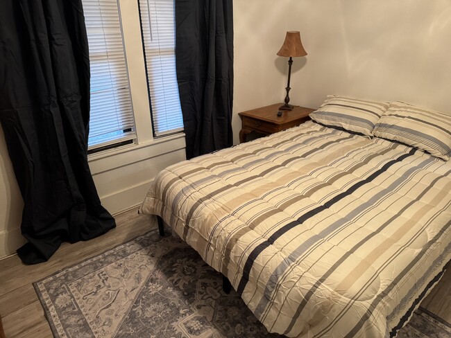 Photo - 909 W Oak St