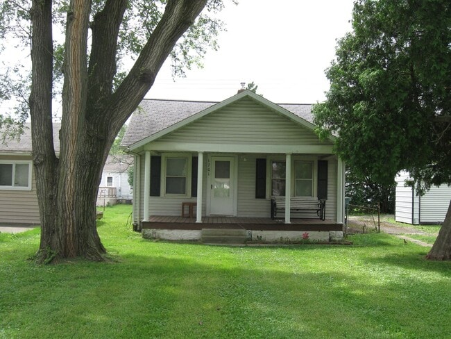 Building Photo - Massive Loft Area