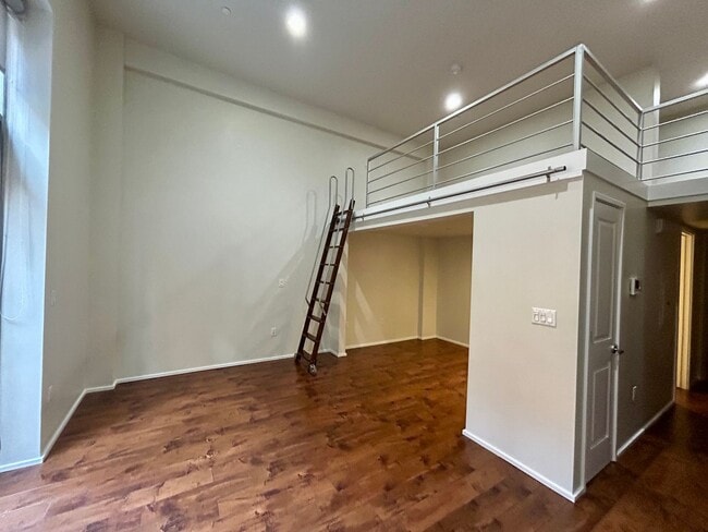 Building Photo - 550 Jessie St Unit 114