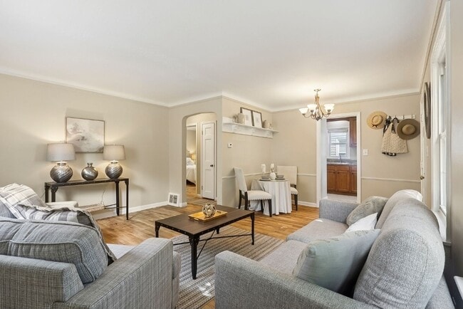 Photo - 446 Huntmere Dr