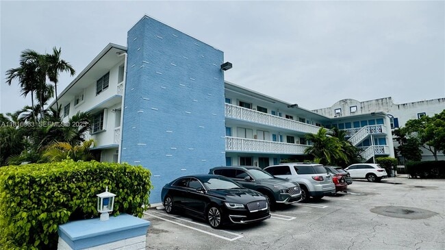 Building Photo - 1120 102nd St Unit 7