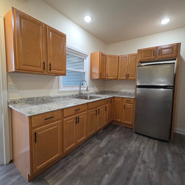 Photo - 3 bedroom with modern Kitchen