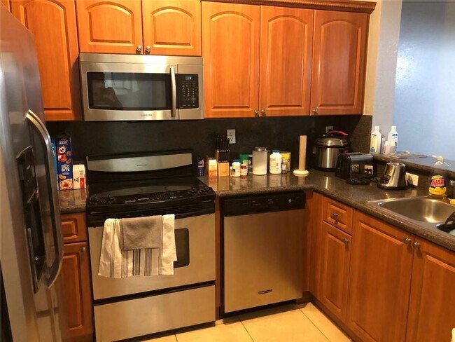 Photo - 7060 NW 177th St Unit 103