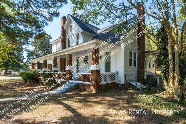 Photo - 802 Moulton St W