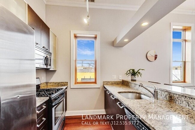 Photo - 4755 N Washtenaw Ave Unidad 209