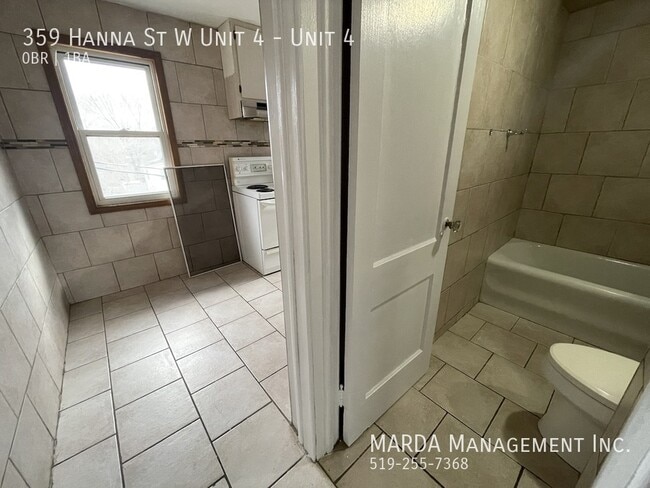 Photo - COZY BACHELOR IN 4-PLEX - DOWNTOWN PLUS HYDRO & GAS Unité 4