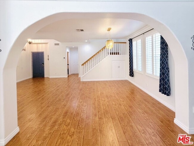 Photo - 25506 Burns Pl