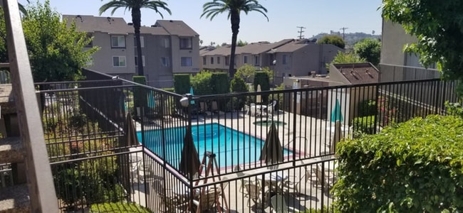 Pool + hot tub - 5484 Dobbs St Condo Unit 130