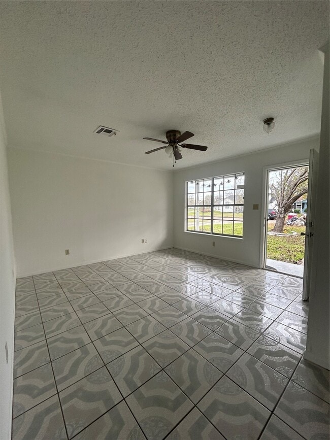 Photo - 1710 N Avenue H